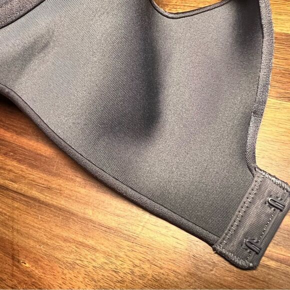 Vanity Fair NWT bra 🖤 soft seamless design 🖤 gray 🖤 molded cups 🖤 34DD 🖤 - Picture 5 of 5